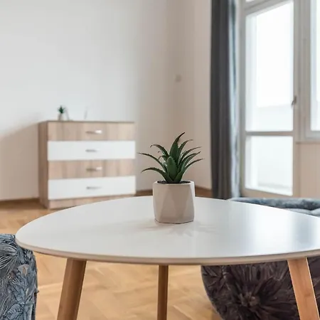 Bright And Comfy Place * 바르나