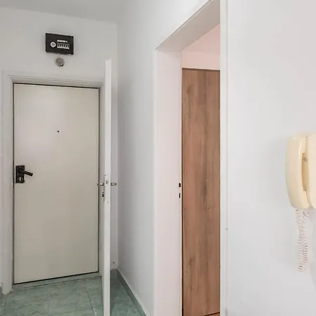 Bright And Comfy Place *