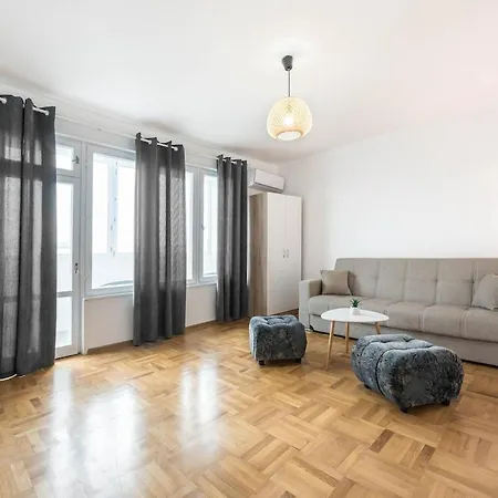 Apartament Bright And Comfy Place